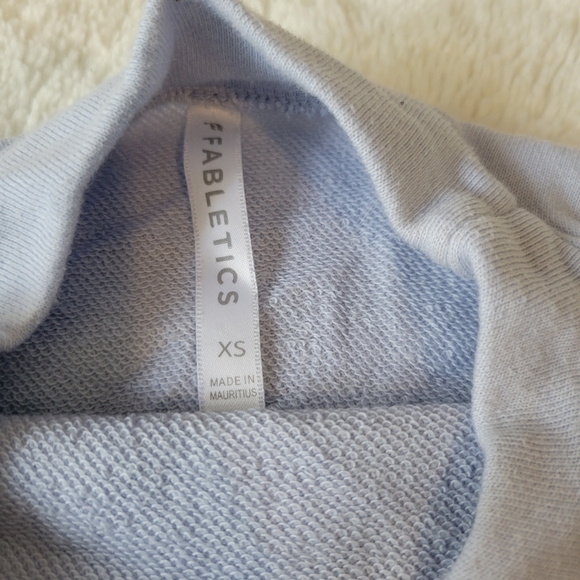 Fabletics Top Bundle - Picture 4 of 9